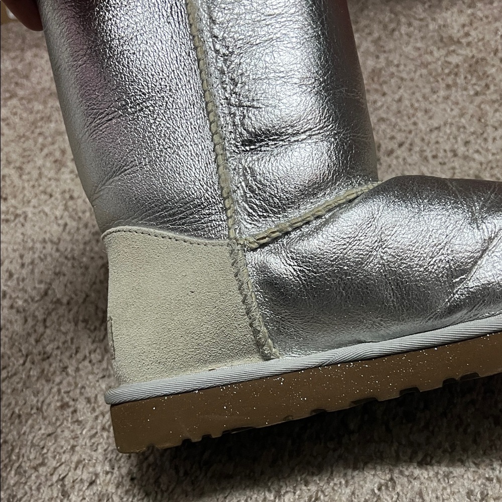 UGG Silver Ankle Boots with Cream Fur Lining I don’t have box - Picture 6 of 9
